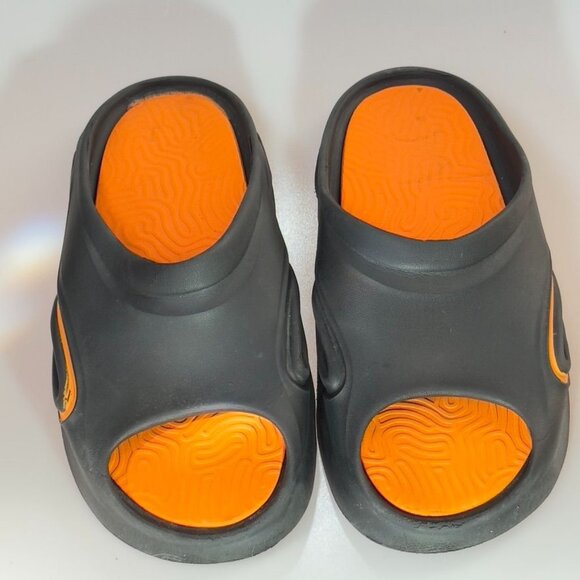 Unisex Black & Orange Open-Toe Rubber Slip-On Sandals With Contoured Footbed - Picture 8 of 8
